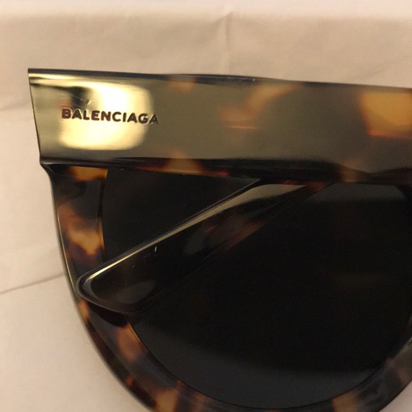Balenciaga tortoise sunglasses-sold out - Picture 6 of 8